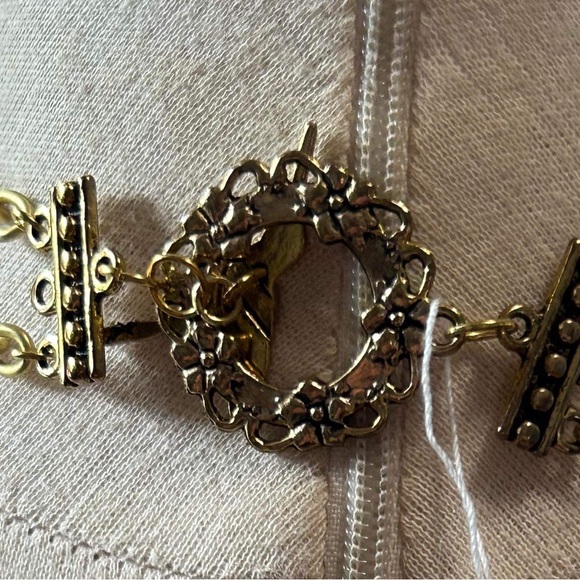 NWOT Gold Tone With Bead Charm and Hummingbird Clasp - Picture 5 of 5